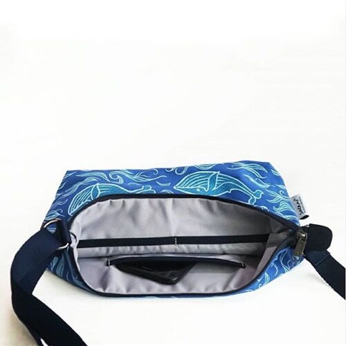 Crossbody bag with whale illustration - blue ocean